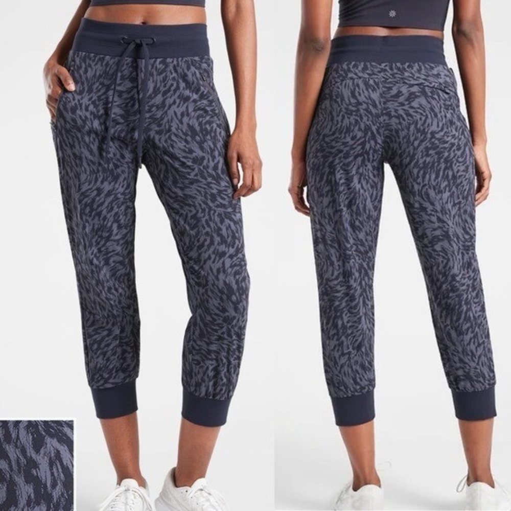 Athleta Trekkie North Printed Crop 23" Jogger Pants Size 12